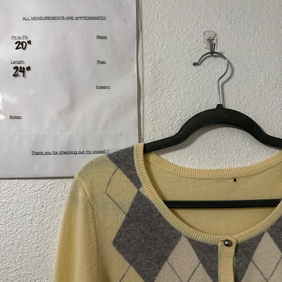 Talbots Sweater M Butter Yellow Argyle Pearl Button Lambswool Academia Preppy - Picture 4 of 4